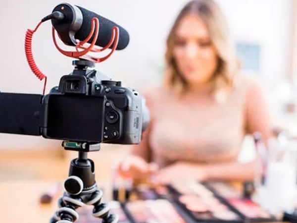 Canlı yayında korkunç olay! Tiktok fenomenin yüzüne asit attılar