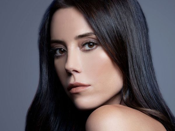 Cansu Dere kimdir?