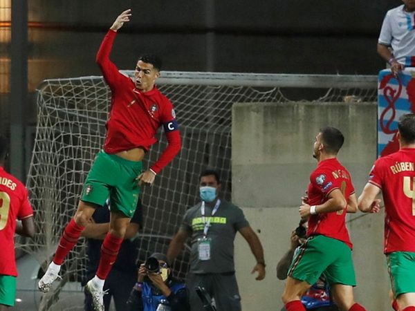 Cristiano Ronaldo, Yine Tarihe Geçti!