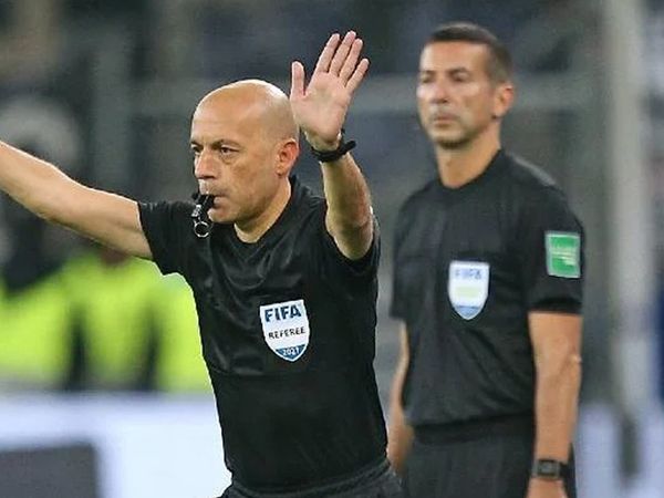 Cüneyt Çakır'ın Kuveyt'te Yönettiği Maç Olay Oldu!