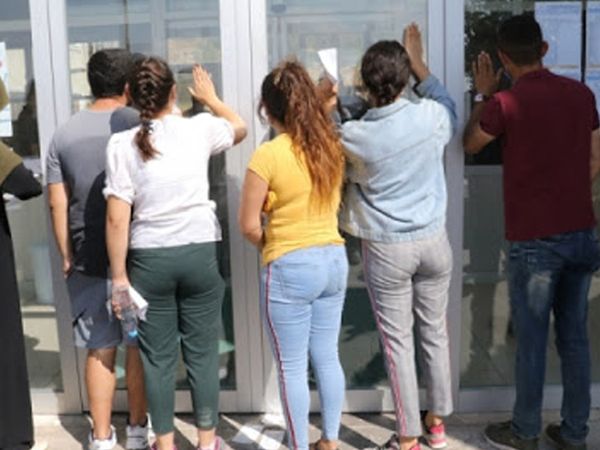 Değişmeyen Manzara: Sınava Geç Kalan Öğrenciler