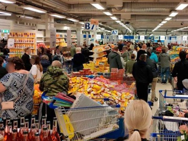 Denizli'de yeni bir skandal! Çıplak kadın markete girip alışveriş yaptı görüntüler şoke etti