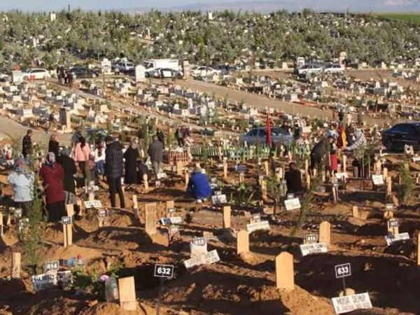 Deprem bölgesinden gelen görüntüler herkesi duygulandırdı: Türkiye’nin en buruk bayramı
