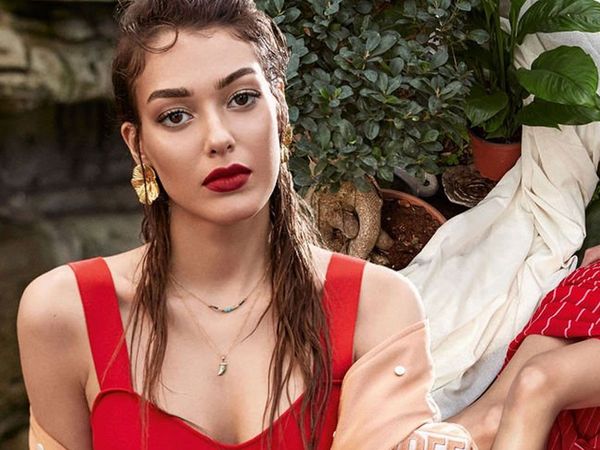 Dilan Deniz Çiçek Yere Kapaklandı! Alkolün Sınırını Ayarlayamadı