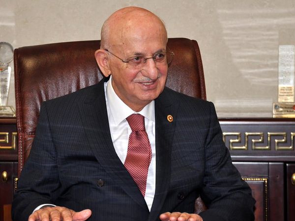 Dindar Anayasa Çağrısında Bulunan İsmail Kahraman Kimdir?