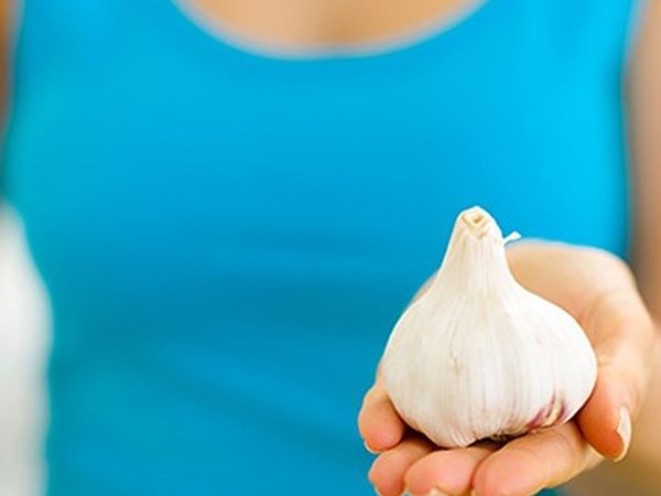 Doğal antibiyotiğin mucizesi! Genç kadın her gece sarımsak kürünü denedi sonucuna kocası bile inanamadı