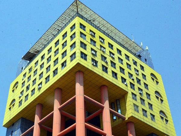 Kahramanmaraş'ta Dünyanın En Saçma Binası Yıkılıyor!