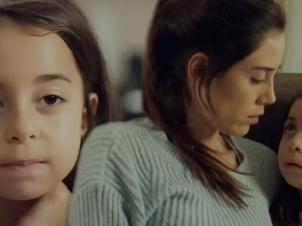 Ekranların yıldız çocuk oyuncusu Beren Gökyıldız mezuniyet elbisesiyle dikkat çekti