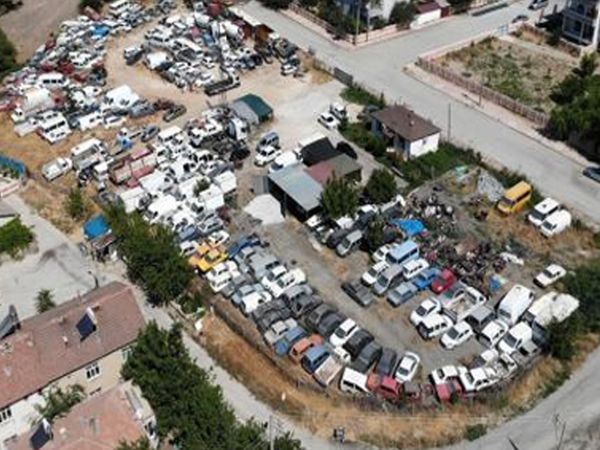Elazığ'da Bulunan Araç Mezarlığı Sahipsiz Araçlarla Dolu