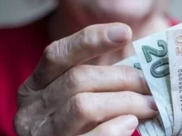 Emekli maaşı alanlar bu haber yüzünüzü güldürecek: Emekli maaşlarına ek 750 TL ödemeleri hesaplara yatmaya başladı