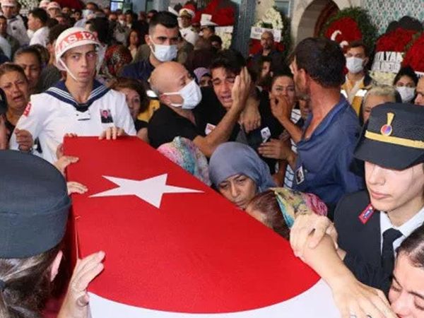 En acı veda! Pençe-Yıldırım şehidi son yolculuğuna uğurlandı