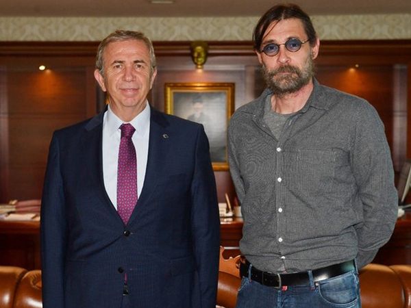 Erdal Beşikçioğlu’ndan acı haber! Ünlü oyuncunun babası Bahattin Beşikçioğlu hayatını kaybetti