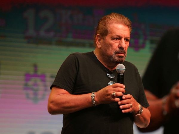 Erman Toroğlu Galatasaray'ın rakip futbolcu yerdeyken Antalyaspor ağlarını havalandırmasının centilmenliğe uygun olmadığını söyledi