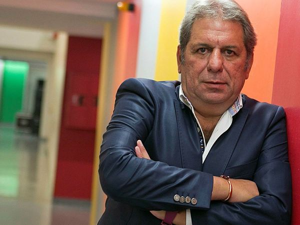 Erman Toroğlu, Trabzonsporlu futbolcuların erkenden şampiyon olma isteğinin takımda strese yol açtığını söyledi