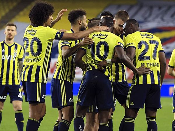 Eski Fenerbahçeli Samatta, Royal Anwerp İle İlk Avrupa Maçında Gol Attı!