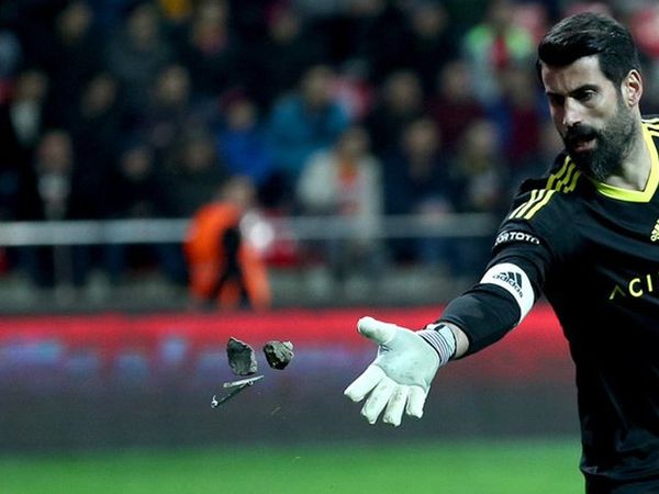 Eski Fenerbahçeli Volkan Demirel'e Atılan İlginç Yabancı Maddeler!