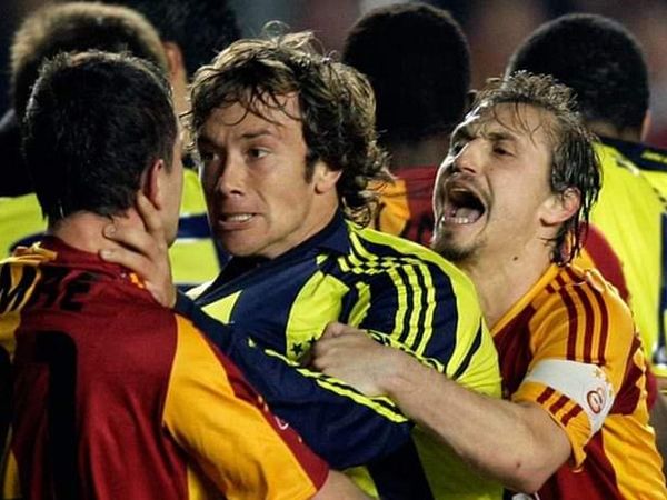Eski Futbolcu Emre Aşık Hapis Cezası Aldı!