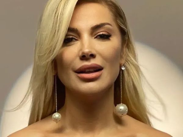 Estetikleriyle gündeme gelen Songül Karlı'dan cüretkar pozlar: Kalça estetiği sonrası süper minisiyle paylaştı!