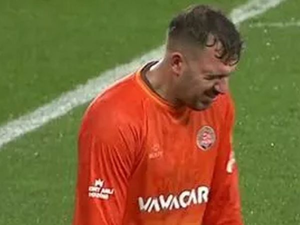 Fatih Karagümrük'ün Kalecisi Emiliano Viviano Açıklamalarıyla Büyük Ses Getirdi!