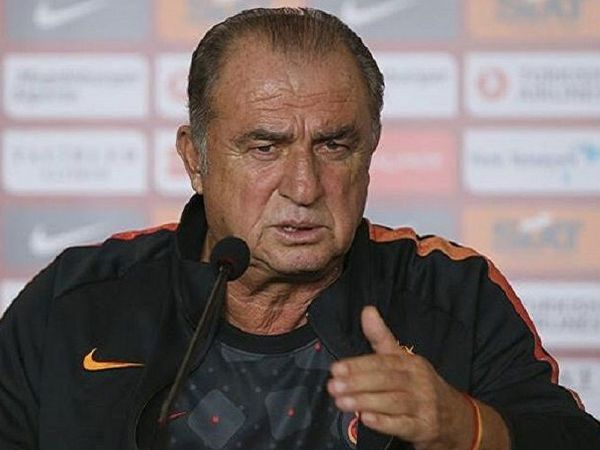 Fatih Terim PSV Eindhoven Maçı Öncesinde Basın Mensubu İle Tartıştı!