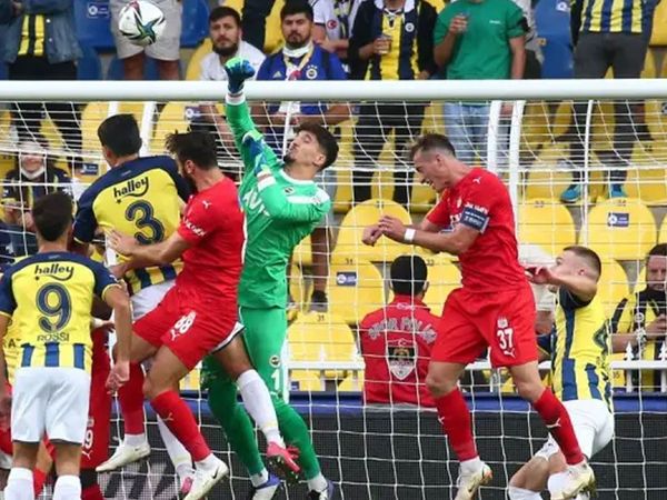 Fenerbahçe, Altay Bayındır'ın iç transferinde anlaşmayı sağladı!