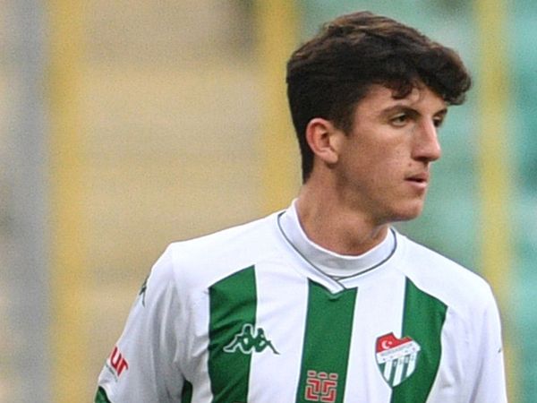 Trabzonspor Bursaspor'dan Taha Altıkardeş'i Transfer Ediyor!