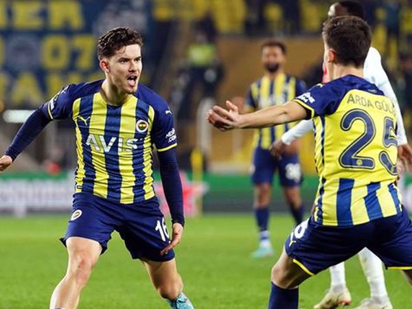 Fenerbahçe Ferdi Kadıoğlu, Arda Güler, Muhammed Gümüşkaya, Melih Bostan, Osman Ertuğrul Çetin ve İsak Vural'ın iç transferinde sözleşme uzattı!