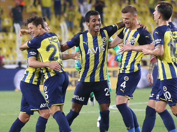 Fenerbahçe iç transferde takımdaki geleceği belirsiz olan Serdar Aziz ile anlaşmaya vardı!