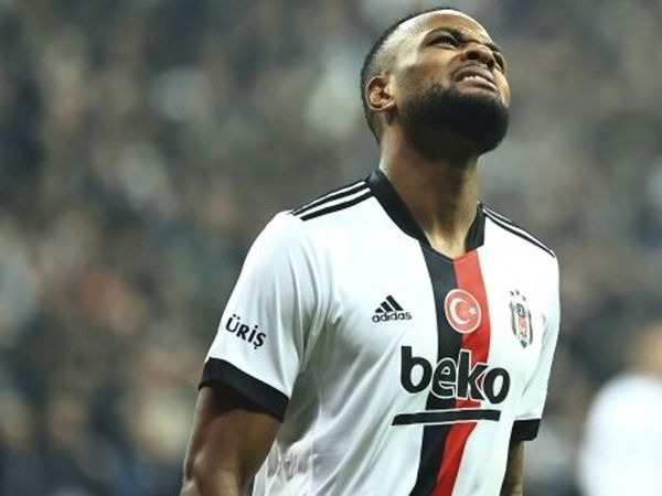 Fenerbahçe transferde Beşiktaş'ın futbolcusu Cyle Larin ile ilgileniyor!
