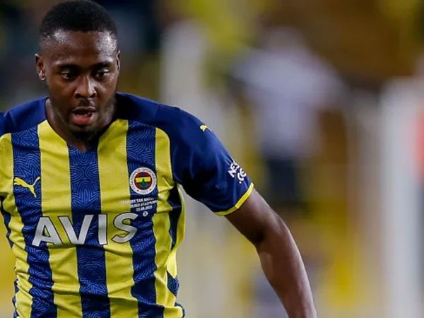 Fenerbahçe'de Bright Osayi - Samuel takımdan transfer olmazsa gelecek sezon sağ bek olarak görev alacak!