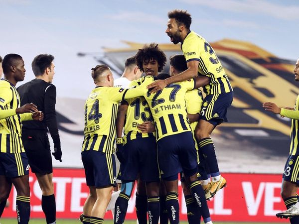 Fenerbahçe’de Dimitris Pelkas Sakatlandı!