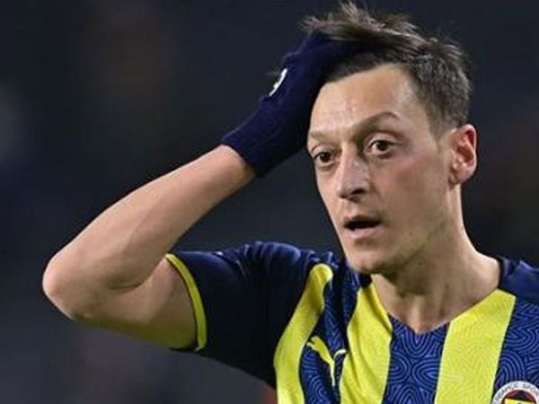 Fenerbahçe'de kadro dışı kalan Mesut Özil'in durumu takımın eski oyuncusu Milos Krasic'i akıllara getirdi!