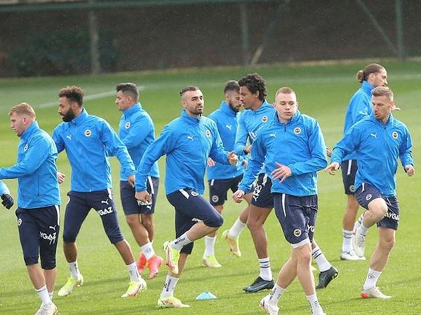 Fenerbahçe'de Luiz Gustavo Takımla Antrenmanlara Katıldı!