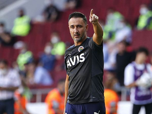 Fenerbahçe'de Mesut Özil İle Vitor Pereira Arasında Gerilim Yükseldi!