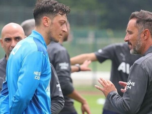 Fenerbahçe'de Mesut Özil, Vitor Pereira İle Toplantı Yaptı!