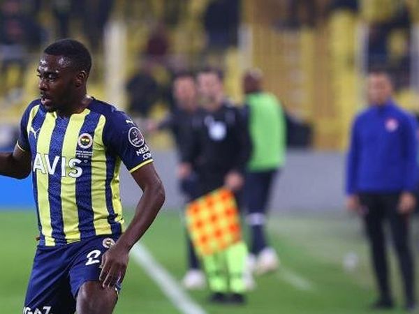 Fenerbahçeli Bright Osayi-Samuel, Emre Belözoğlu'nun transferinde kendisini nasıl ikna ettiğini açıkladı