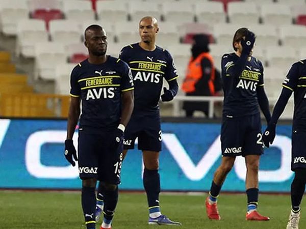 Fenerbahçeli Marcel Tisserand St-Etienne'e Transfer Oluyor!