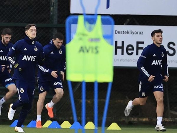 Fenerbahçeli Mesut Özil, ABD'den Transfer Teklifi Almış!