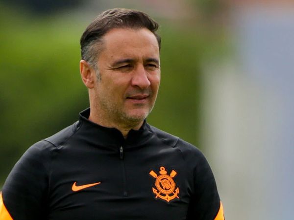 Fenerbahçe'nin eski teknik direktörü Vitor Pereira, Bright Osayi Samuel'i takımına transfer etmek istiyor!