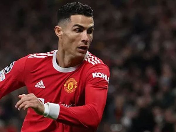 Fenerbahçe'nin eski yıldızı Robin van Persie, Cristiano Ronaldo'nun takımı Manchester United'da yardımcı antrenör olacak!