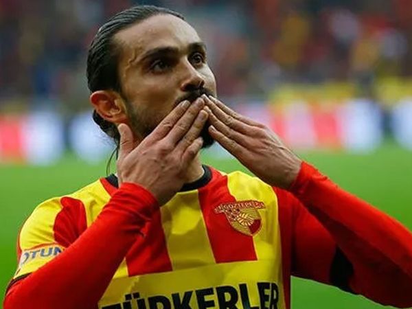Fenerbahçe'nin transfer gündeminde olan Göztepe'nin oyuncusu Halil Akbunar için Galatasaray devreye girdi!