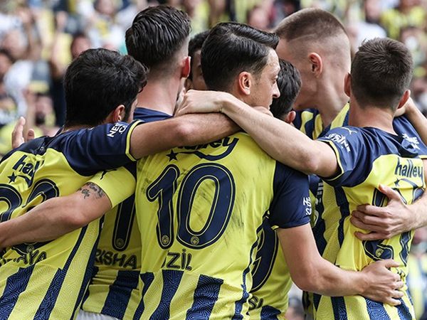 Fenerbahçe'ye Mesut Özil'den Kötü Haber!