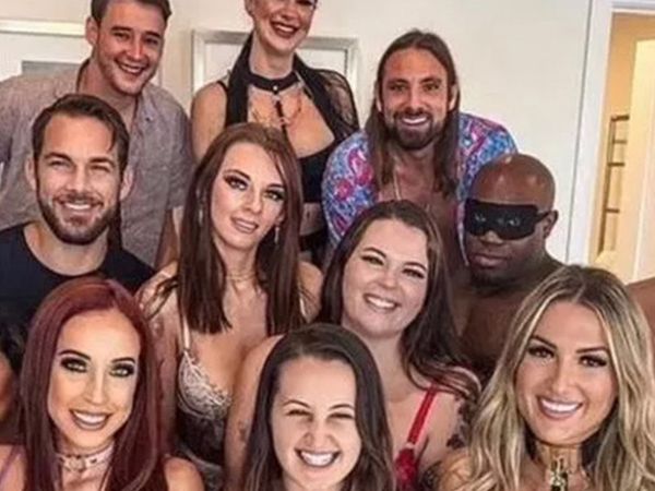 Film çekimi diye gitti 12 kişilik bir grup seks partisi çıktı!