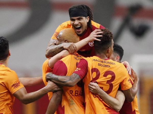 Galatasaray DeAndre Yedlin İle Yollarını Ayırıyor!