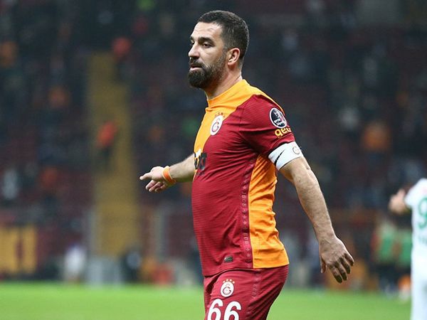 Galatasaray Kaptanı Arda Turan Tepki Çeken Göbeği Hakkında Konuştu