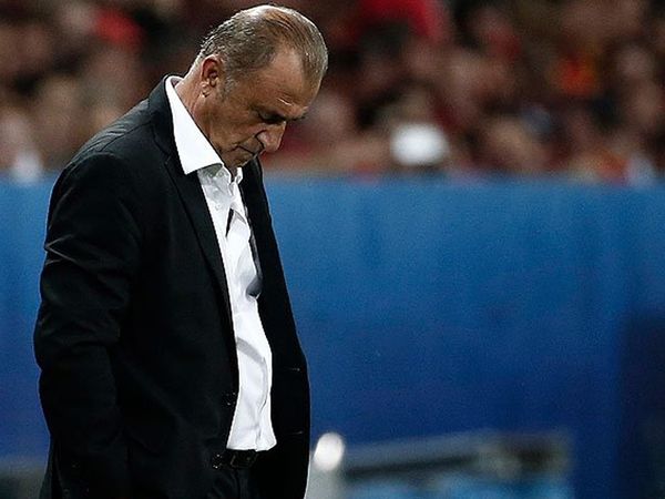 Galatasaray Taraftarı Fatih Terim'e İstifa Çağrısı Yaptı!