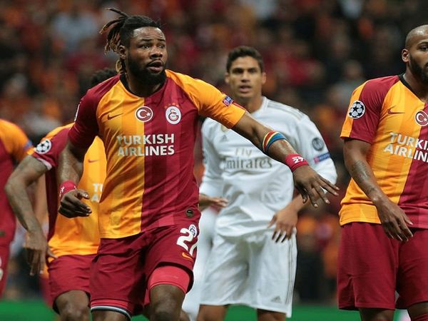 Galatasaray Yönetimi Christian Luyindama’yı Trabzonspor’a Önerdi!