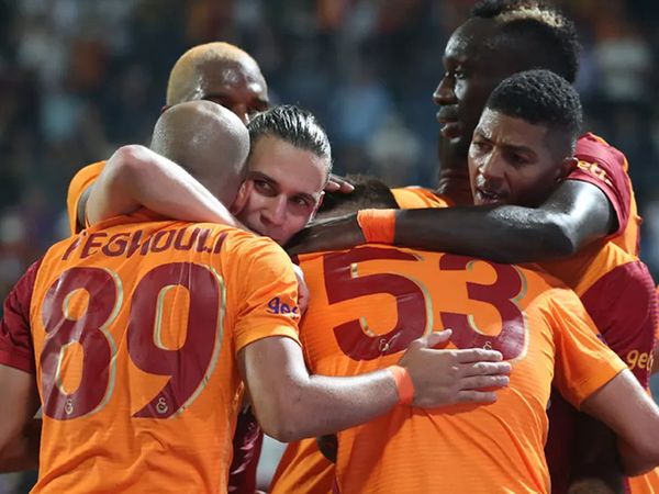 Galatasaray'da Patrick Van Aanholt İle İlgili Kritik Karar!
