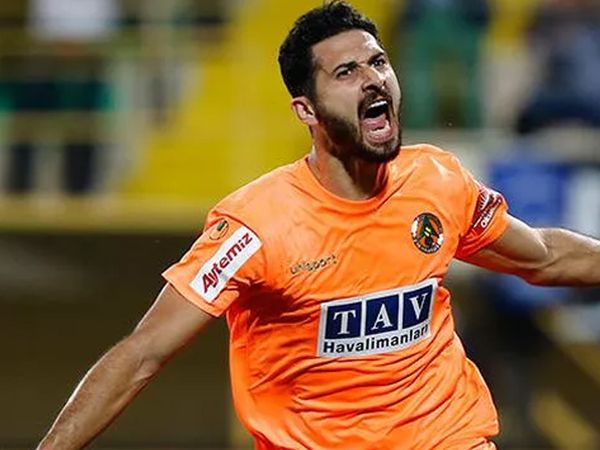 Galatasaray'dan Alanyaspor'a Transfer Olan Emre Akbaba Gündeme Oturdu!