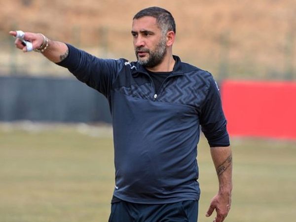 Galatasaray'ın eski futbolcusu olan ve şimdilerde teknik direktörlük yapan Ümit Karan, Anagold 24 Erzincanspor'la anlaşmaya vardı!
